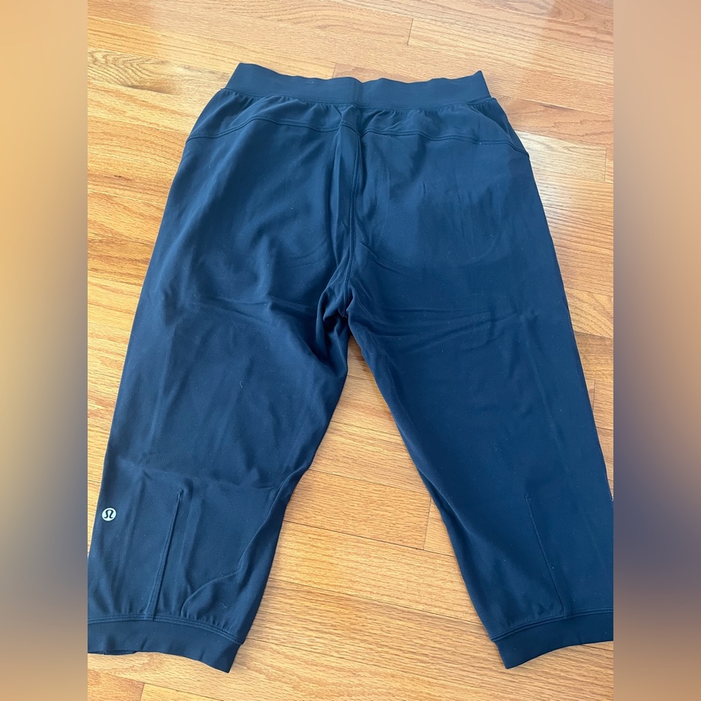 Lululemon Cropped Lounge Pants